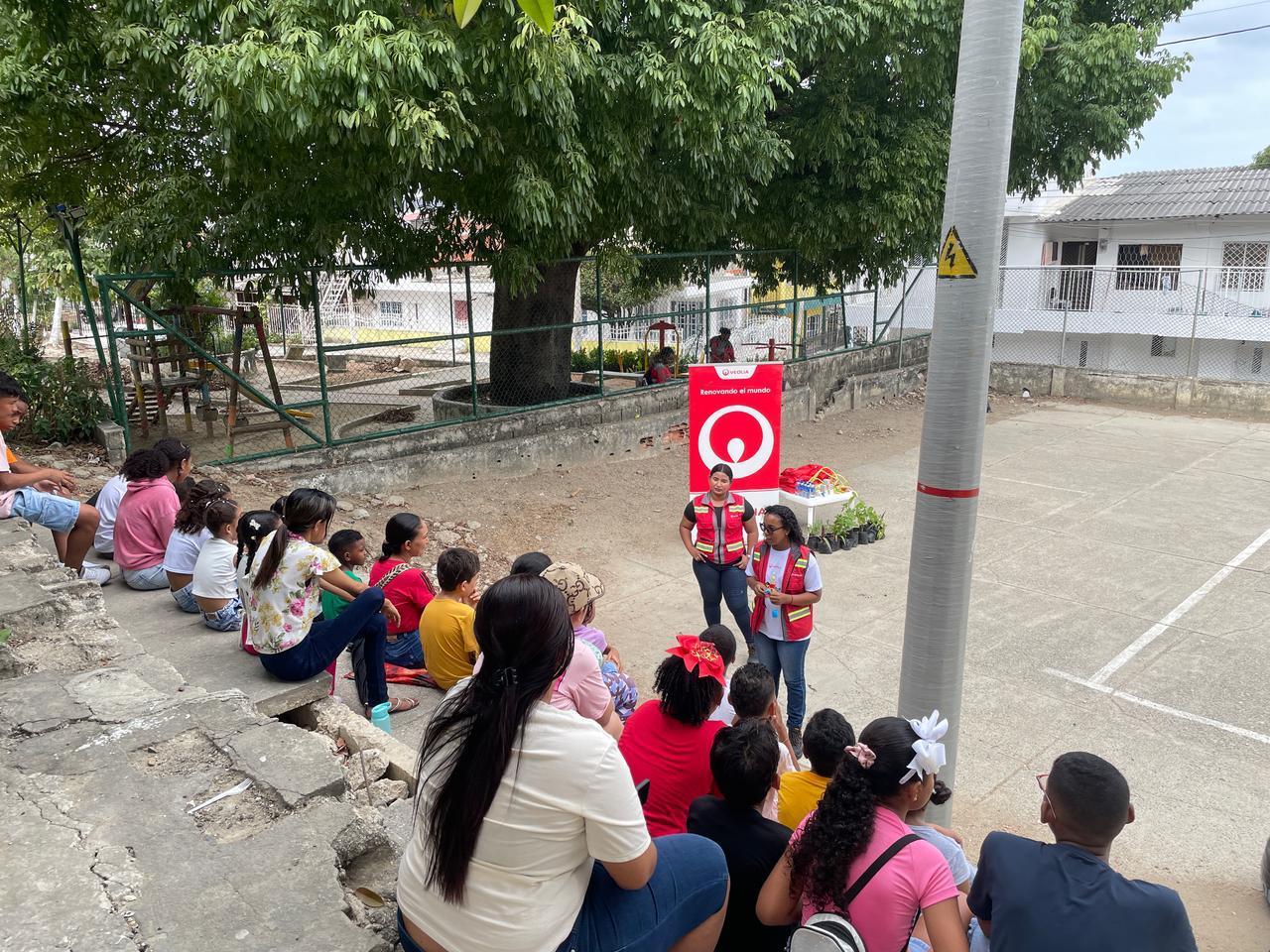 Más de 8 mil cartageneros fueron capacitados por Veolia en prácticas ambientales sostenibles.