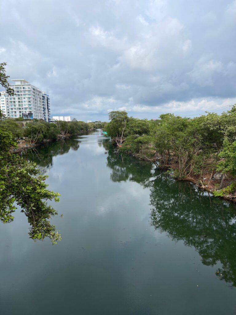 Edurbe expone a EDRU de Cali los avances en recuperación urbana y ambiental del Canal Juan Angola.