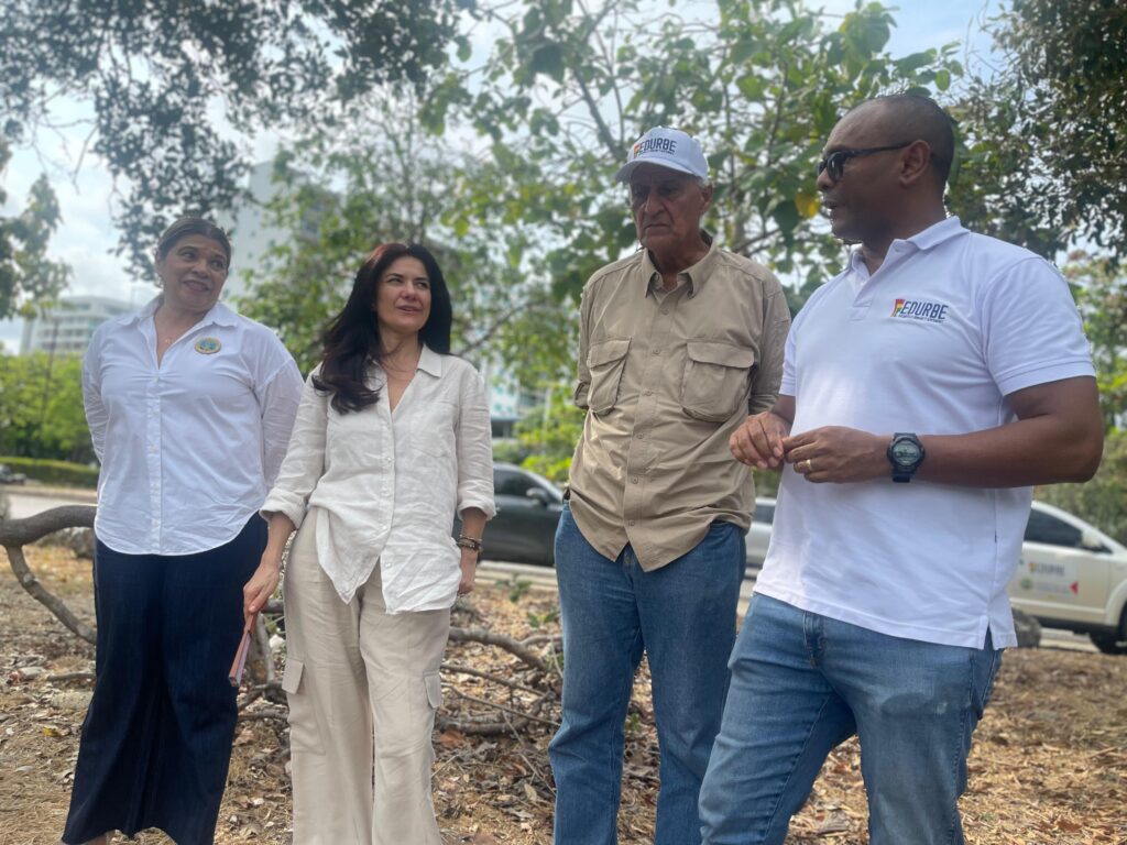 Delegación de la EDRU de Cali recorre el Canal Juan Angola, proyecto ambiental clave en Cartagena.