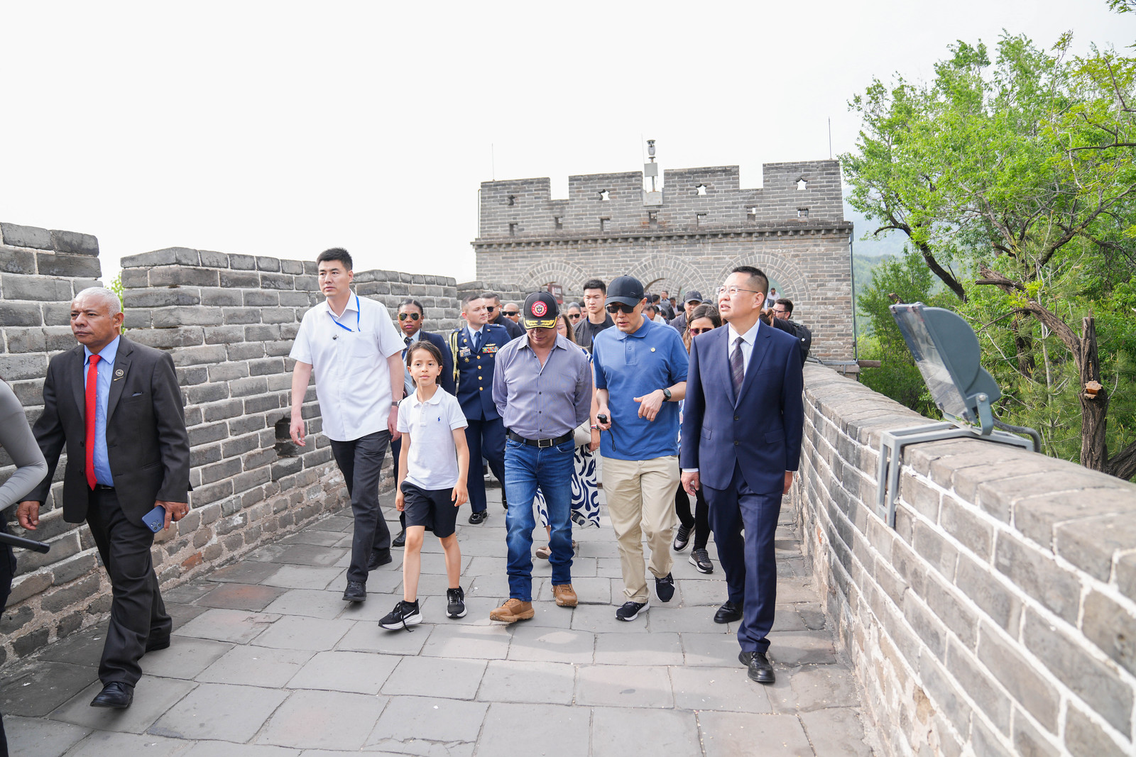 El presidente Gustavo Petro recorre la Gran Muralla China en visita oficial como jefe de Estado y líder pro tempore de la Celac.