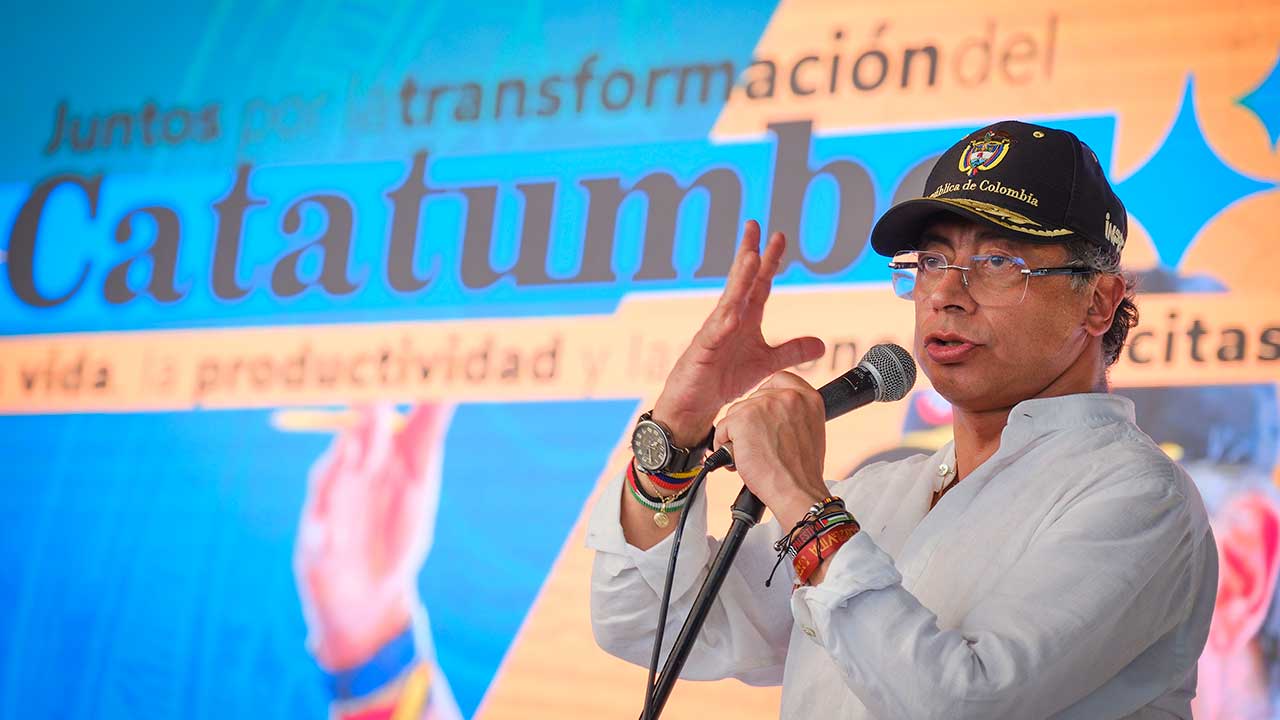 Presidente Petro defendió el proceso de paz con el Frente 33 de las Farc-EP durante visita al Catatumbo.