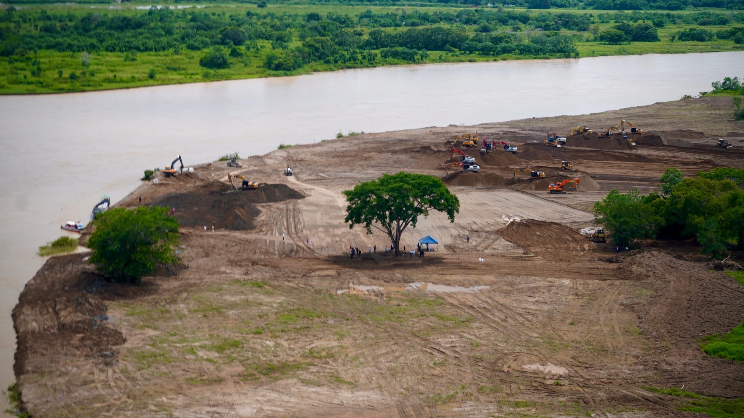 Intervención en La Mojana busca mitigar inundaciones; UNGRD exige reactivar obras tras suspensión no autorizada.