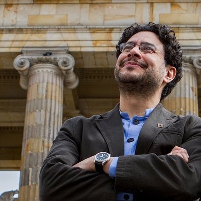 Iván Cepeda alertó sobre la maniobra que terminó hundiendo el proyecto de rebaja salarial.