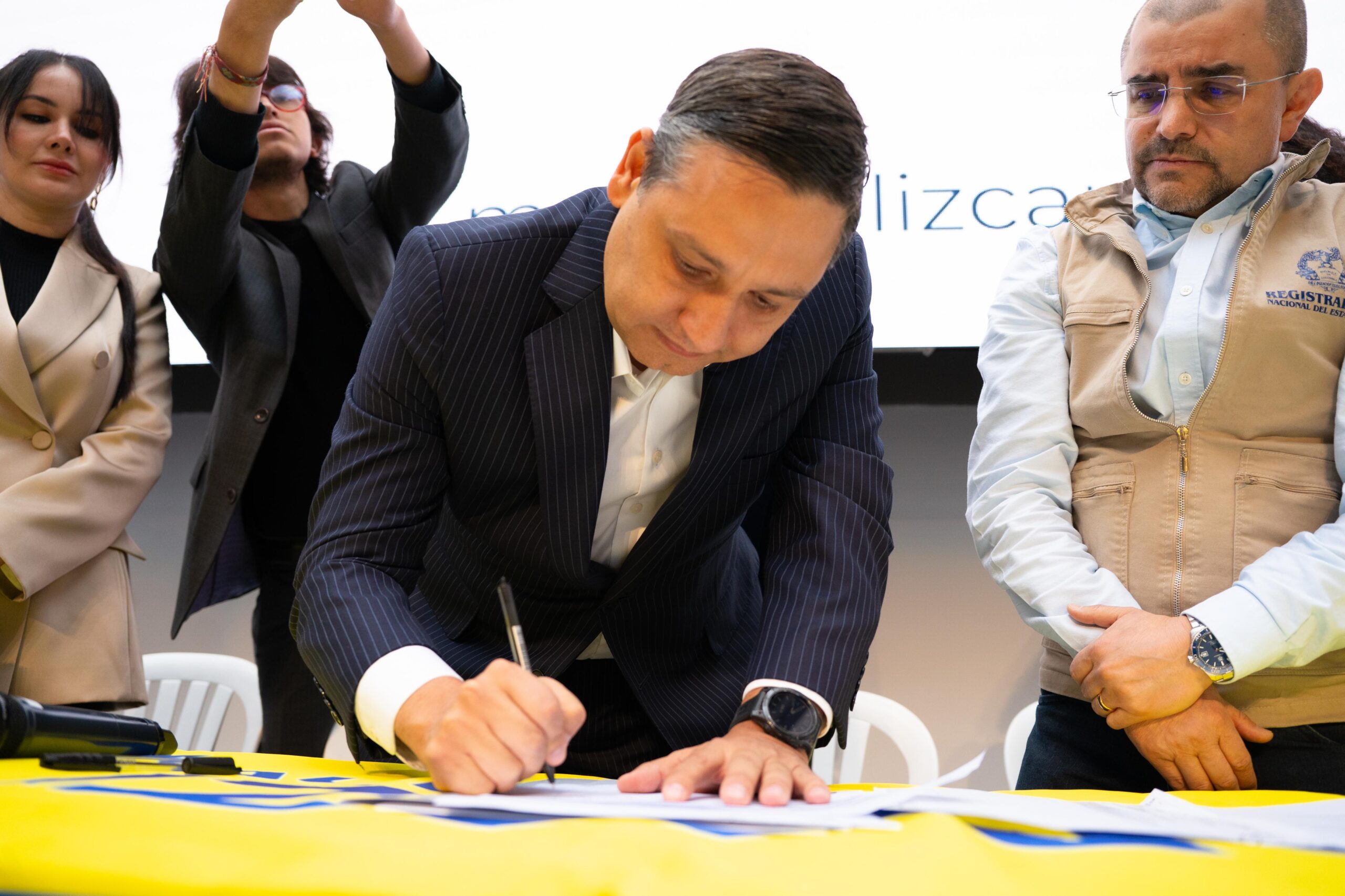 Mauricio Lizcano durante el acto de inscripción de su candidatura presidencial rumbo a las elecciones de 2026.