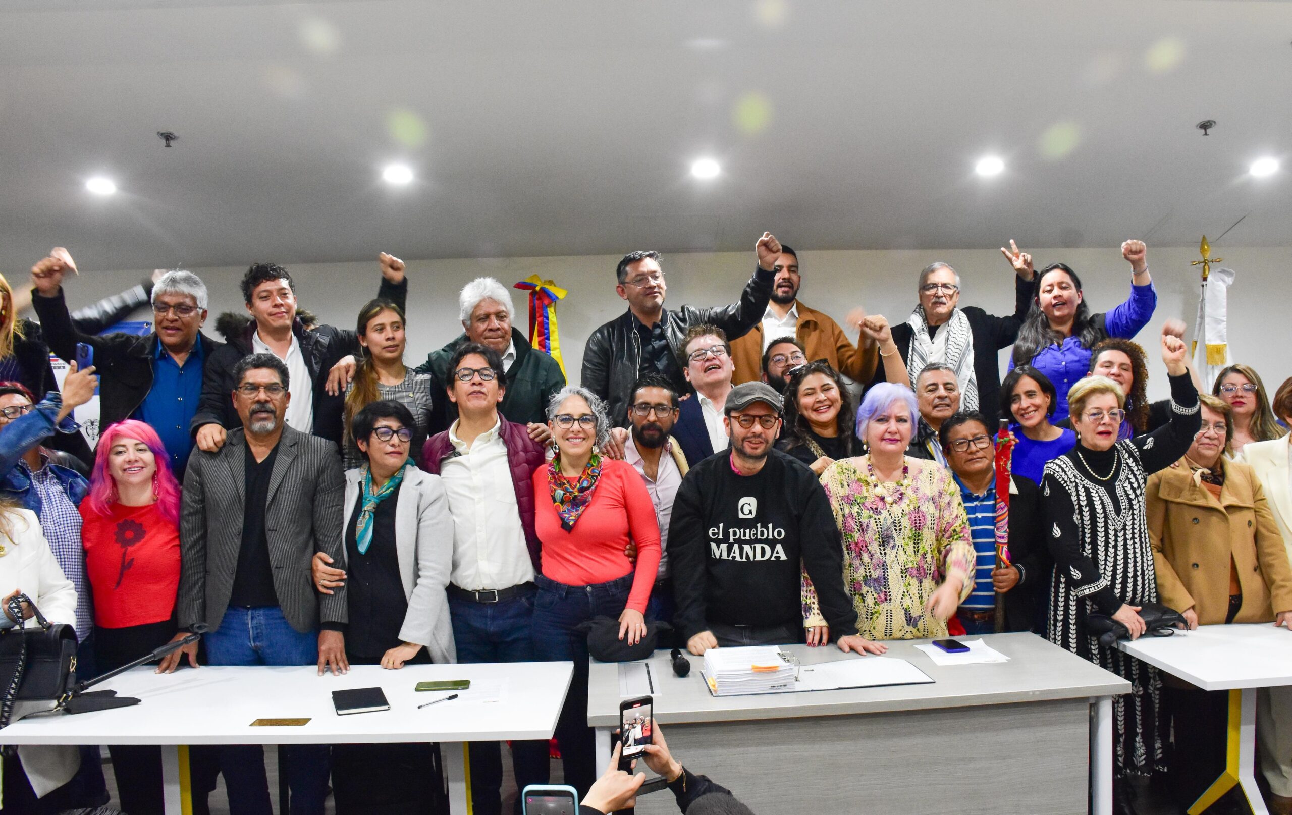 Acto simbólico de unión política en la sede del Consejo Nacional Electoral