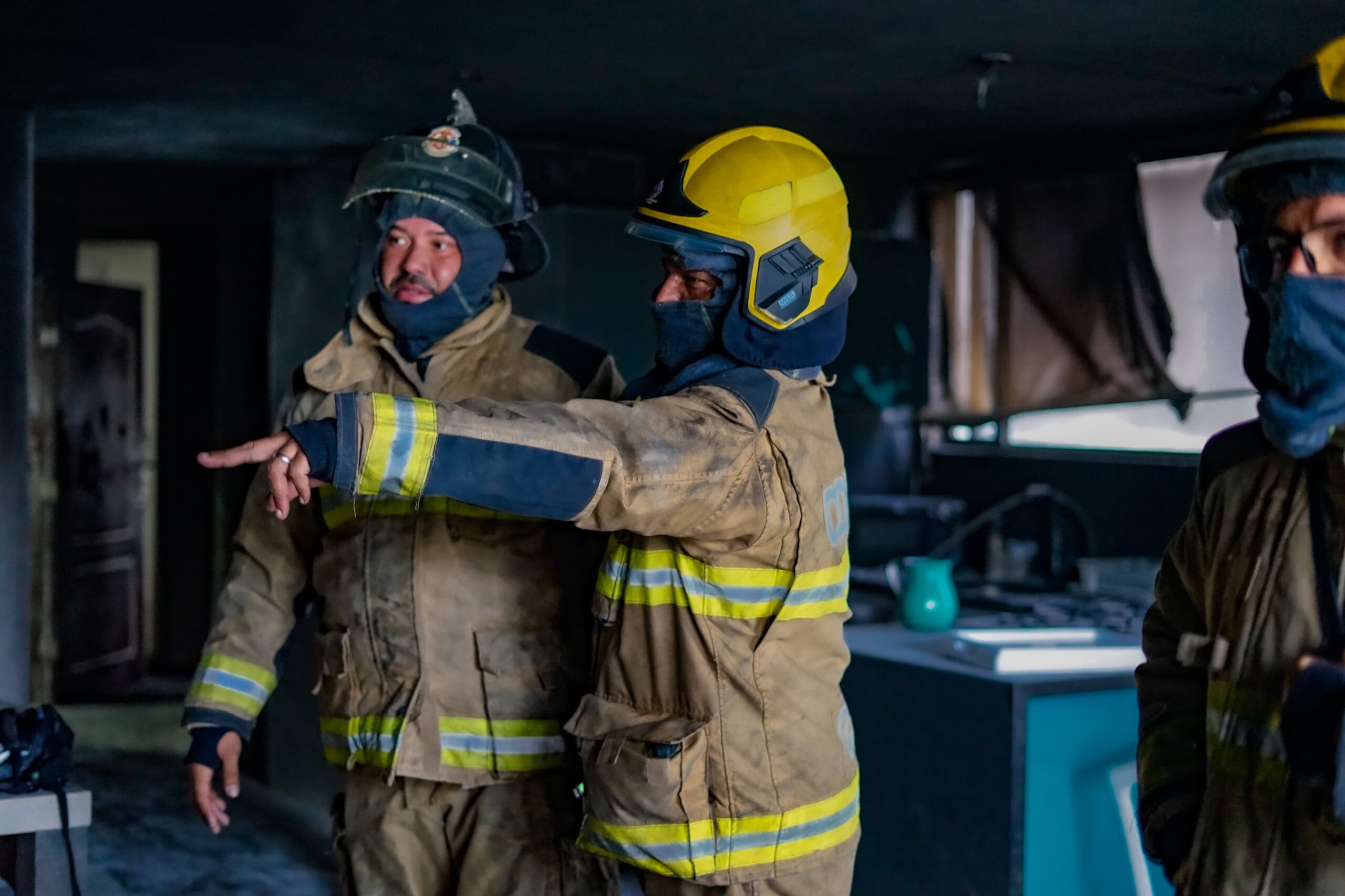 Bomberos controlan incendio en edificio de El Laguito en Cartagena