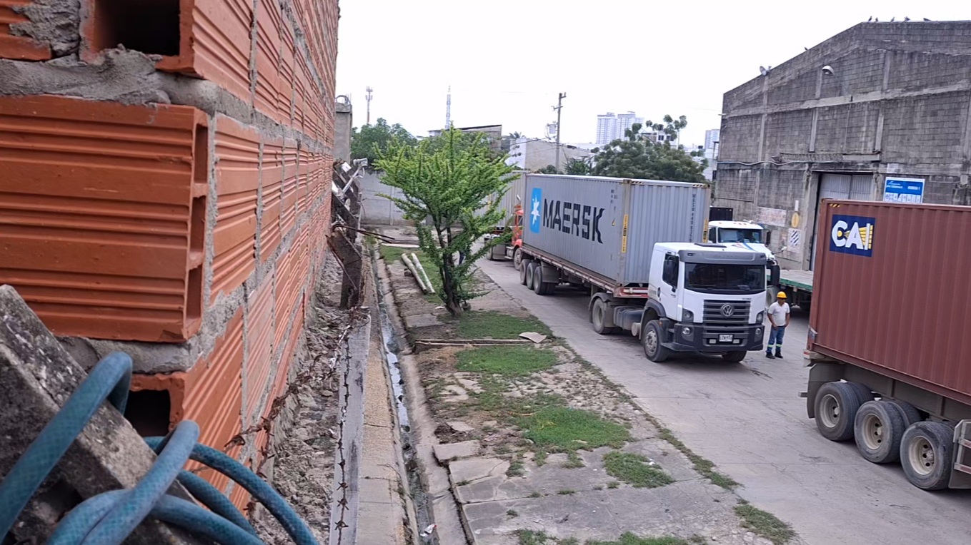 Conductor denuncia mala logística en patios de contenedores en Cartagena