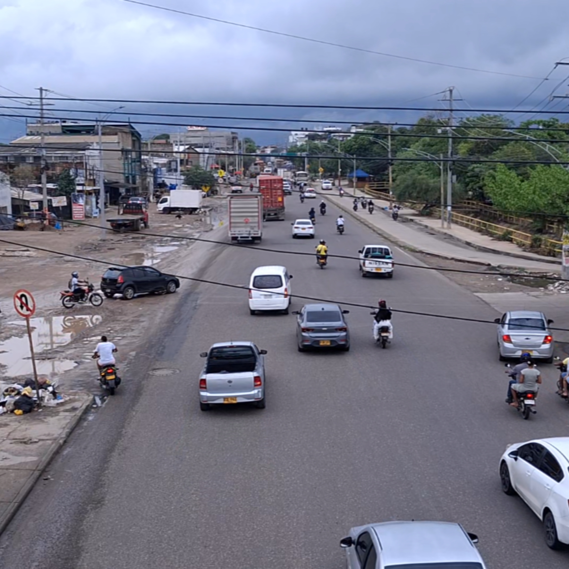 Cruce peatonal peligroso en Ceballos por deterioro del puente