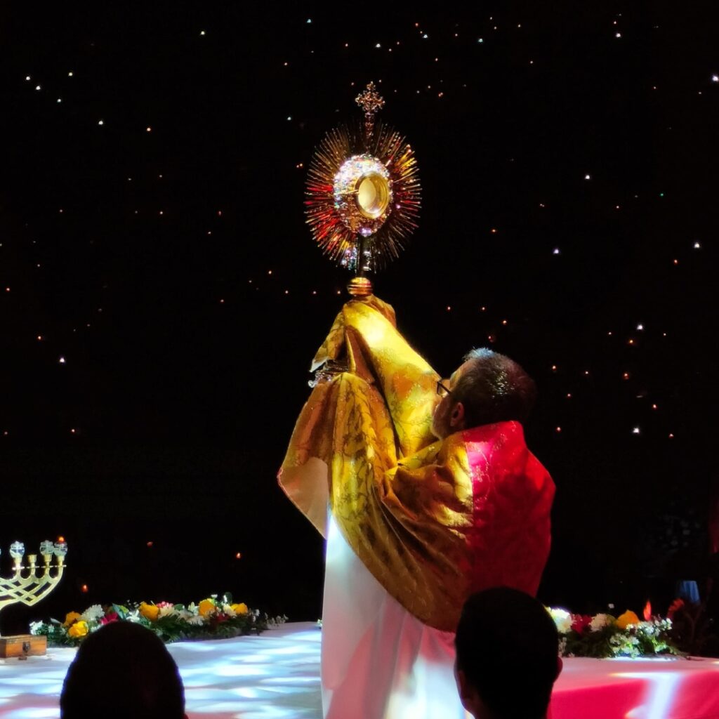 Monseñor Múnera dirige homilía en la Fiesta Arquidiocesana en Cartagena.
