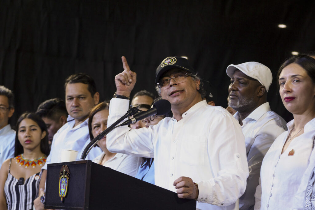 Presidente Petro propone comisión internacional para caso Miguel Uribe