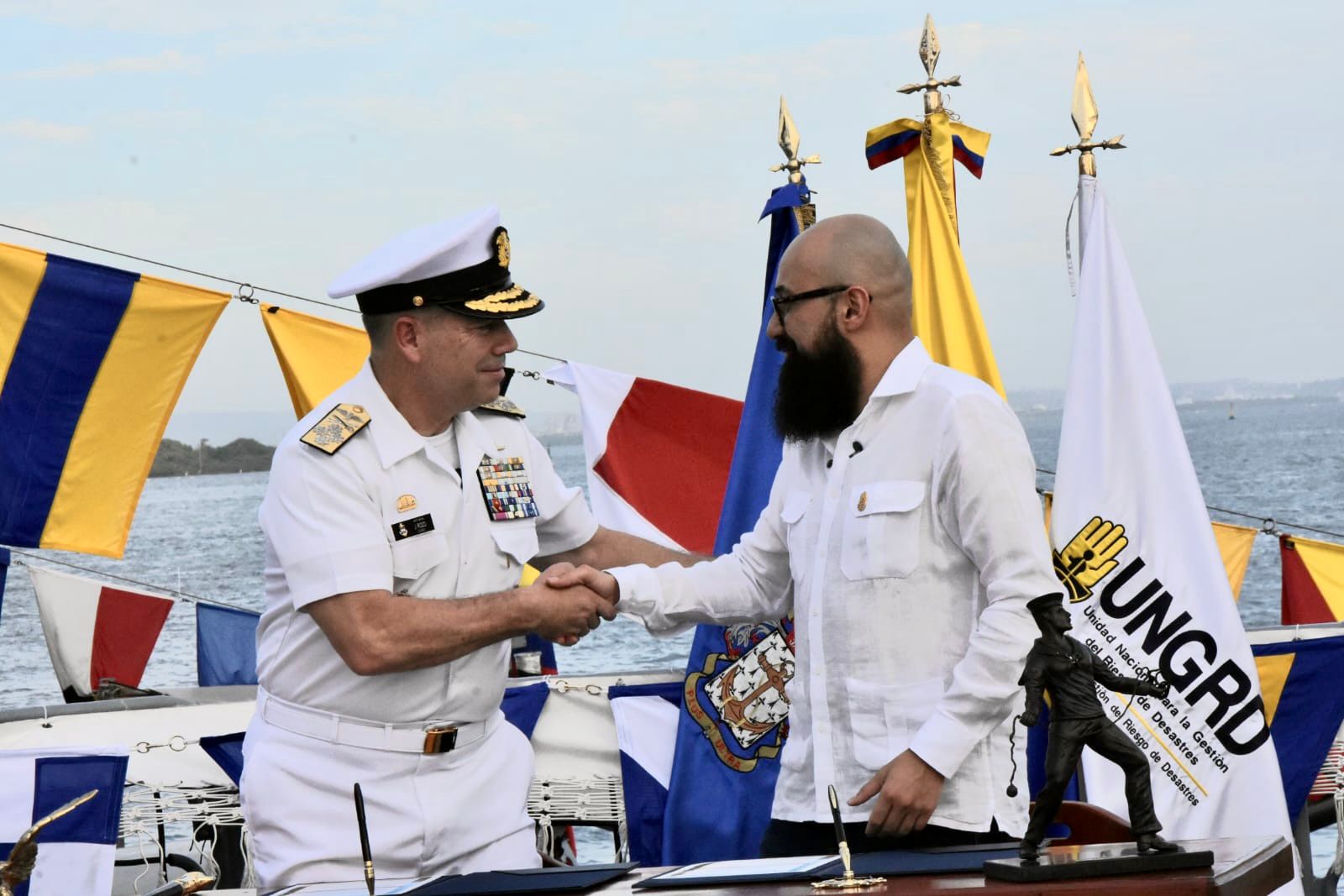 UNGRD y Armada firman convenio para construir primer buque de emergencias en Colombia