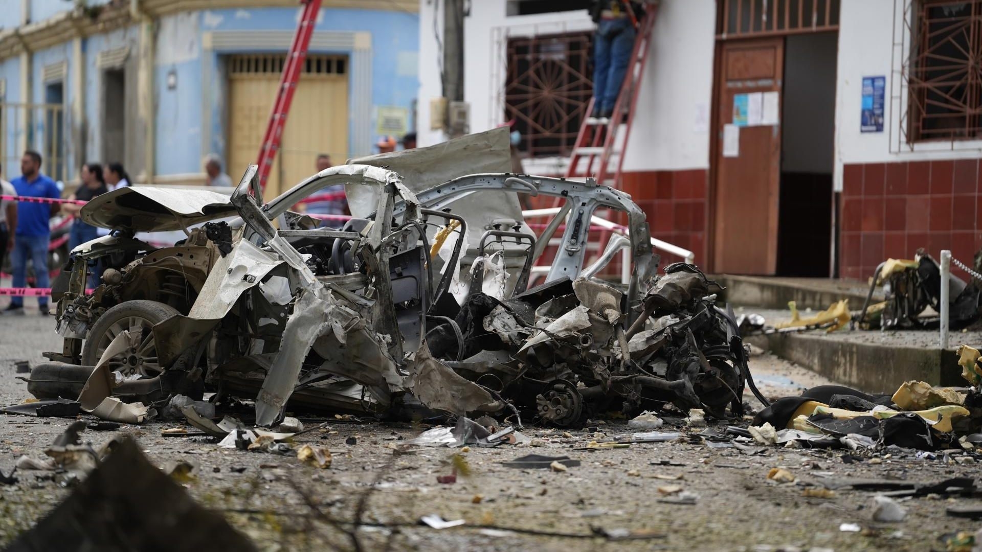 Explosión controlada por autoridades tras atentado en Cali.// Foto: cortesía 