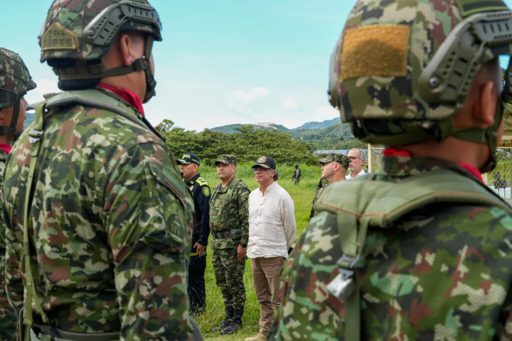 Brigada 13 y SAFED custodian seguridad presidencial