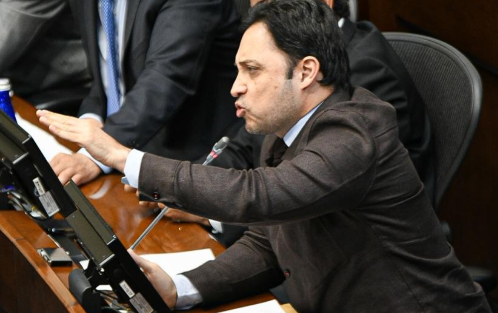 Carlos Fernando Motoa defiende a compañera de bancada en el Congreso