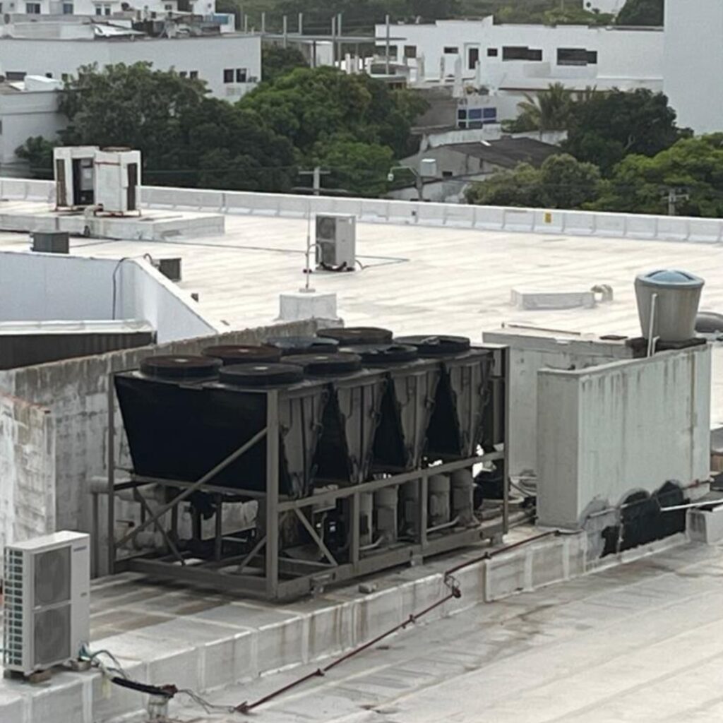 Condensadoras causan ruido en sede de la Fiscalía en Crespo.// Foto: cortesía- Denunciante