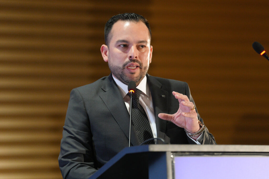 Edwin Palma expone en CELAC propone pacto regional sobre energía. 