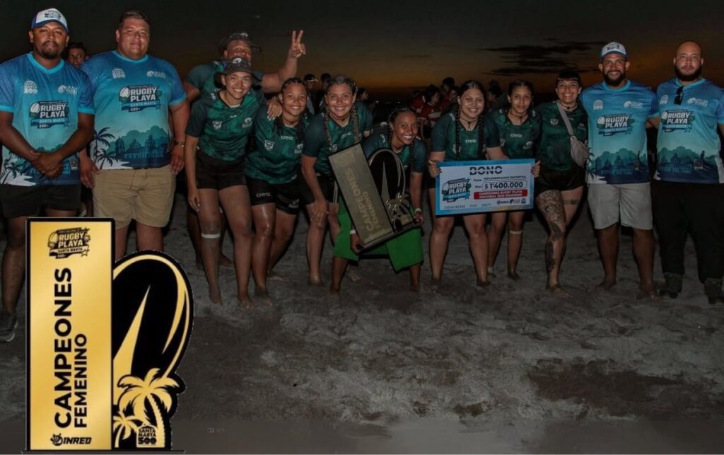 Equipo femenino de Kalamary celebra el oro para Cartagena en rugby.