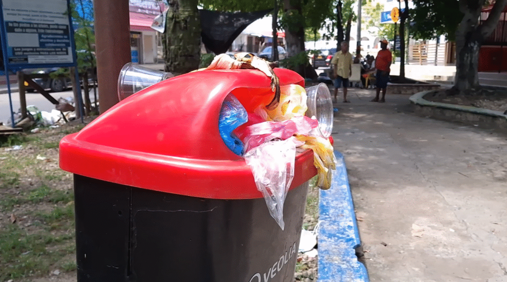 Espacio público afectado por falta de recolección de residuos