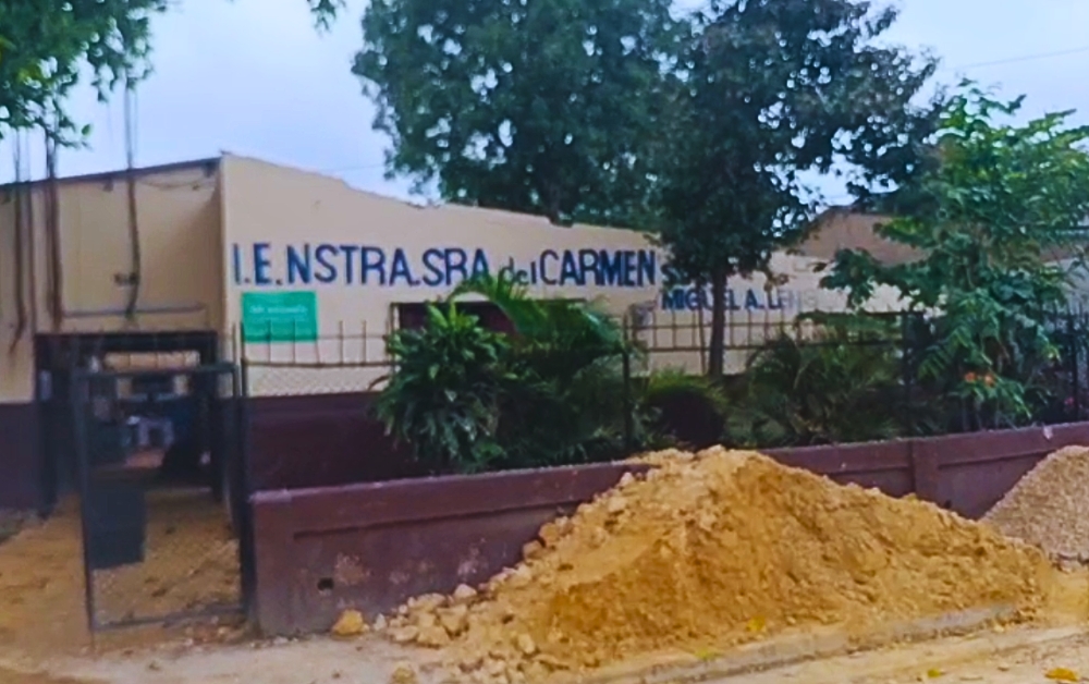 Estudiantes afectados por deficiencias en infraestructura educativa en Olaya.