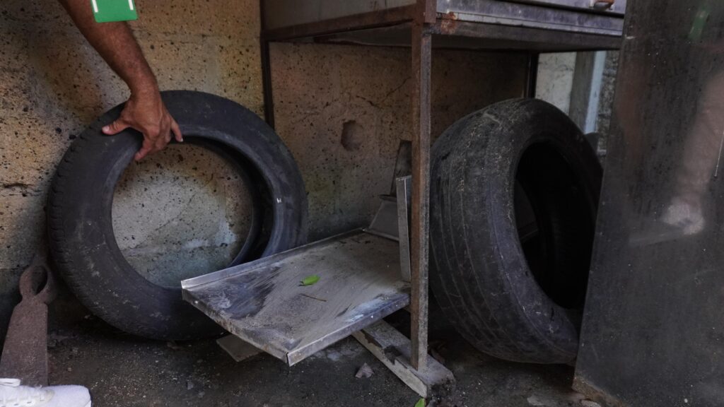 Fumigación en barrio con casos confirmados dentro de campañas contra el dengue en Cartagena