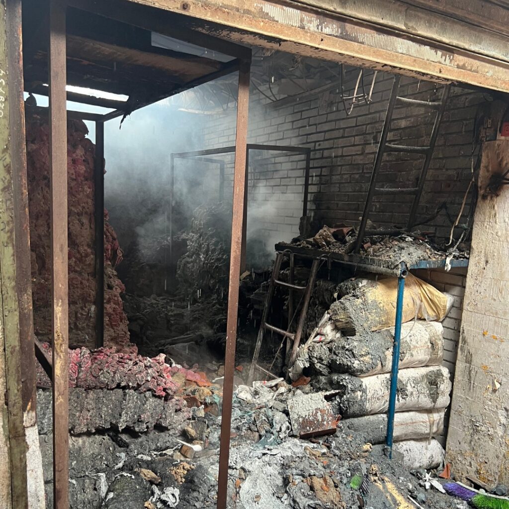Incendio en el Mercado de Bazurto afecta locales comerciales