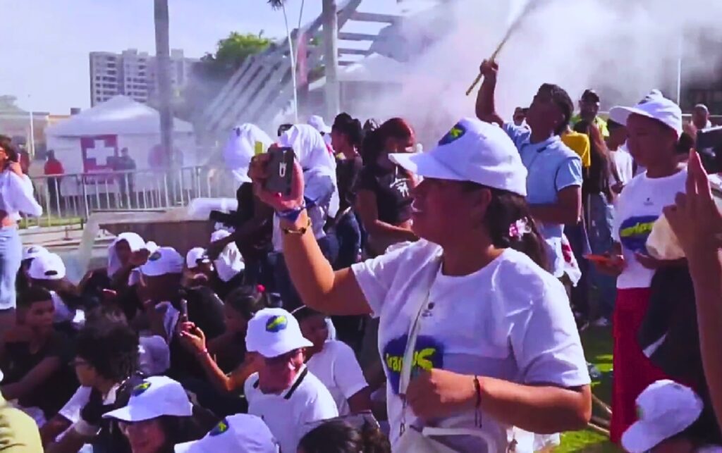 Jóvenes enfrentan obstáculos para postularse en elecciones 2025. 