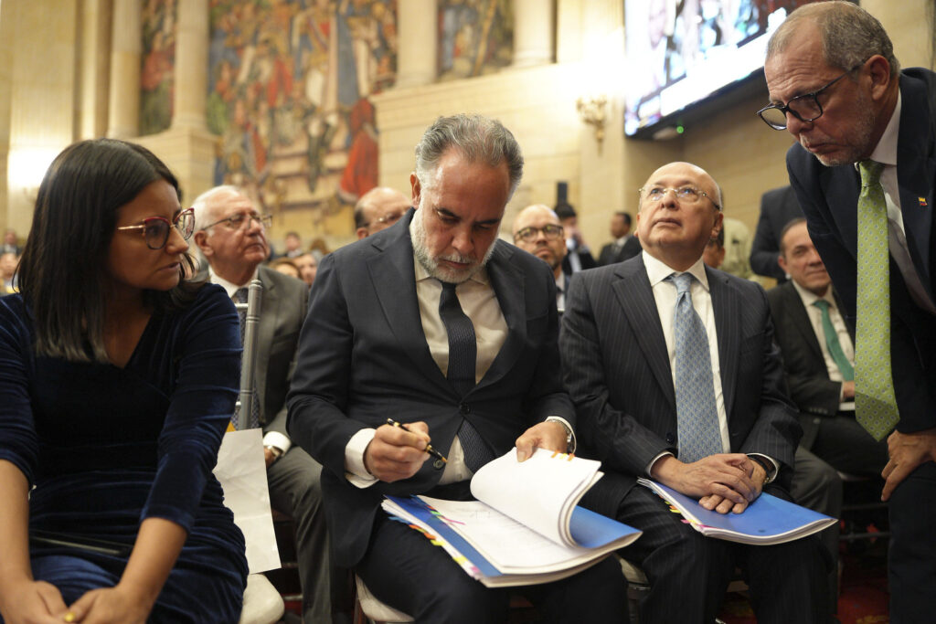 Ministro Armando Benedetti durante declaraciones en el Capitolio