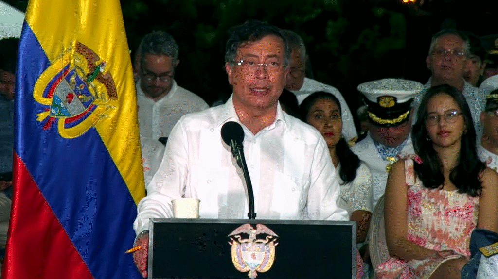 Presidente Petro defiende soberanía durante acto naval en Cartagena,