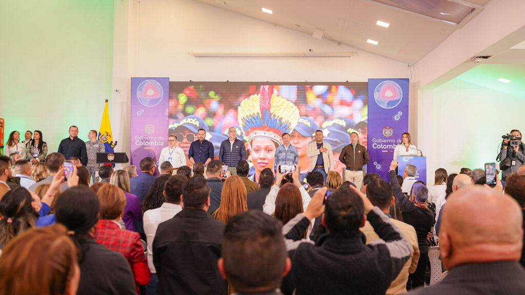 Ricardo Roa presenta cómo Ecopetrol lanza ofensiva por energía limpia.