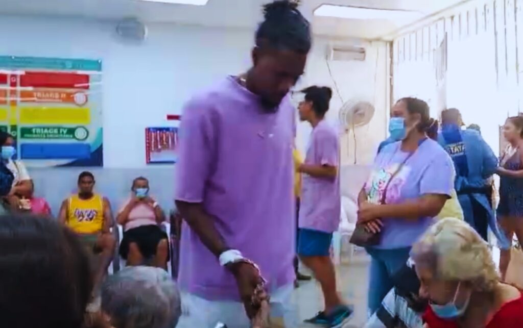 Rosiris Arrieta denuncia larga espera y falta de atención en urgencias.