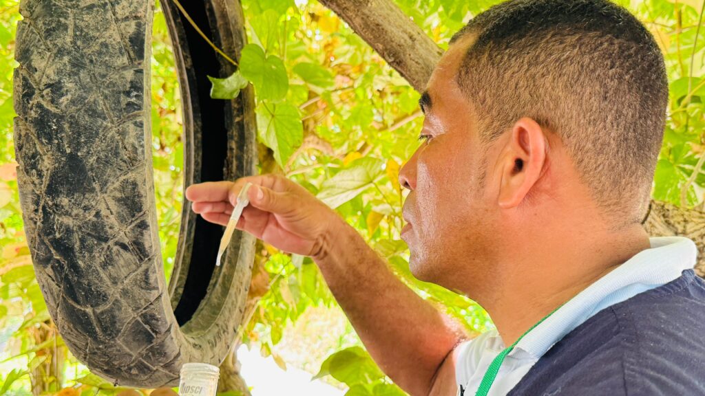 ontrol larvario casa a casa durante campañas contra el dengue en Cartagena