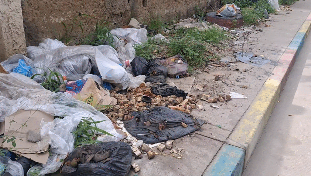 residuos sólidos acumulados en colegio Foco Rojo