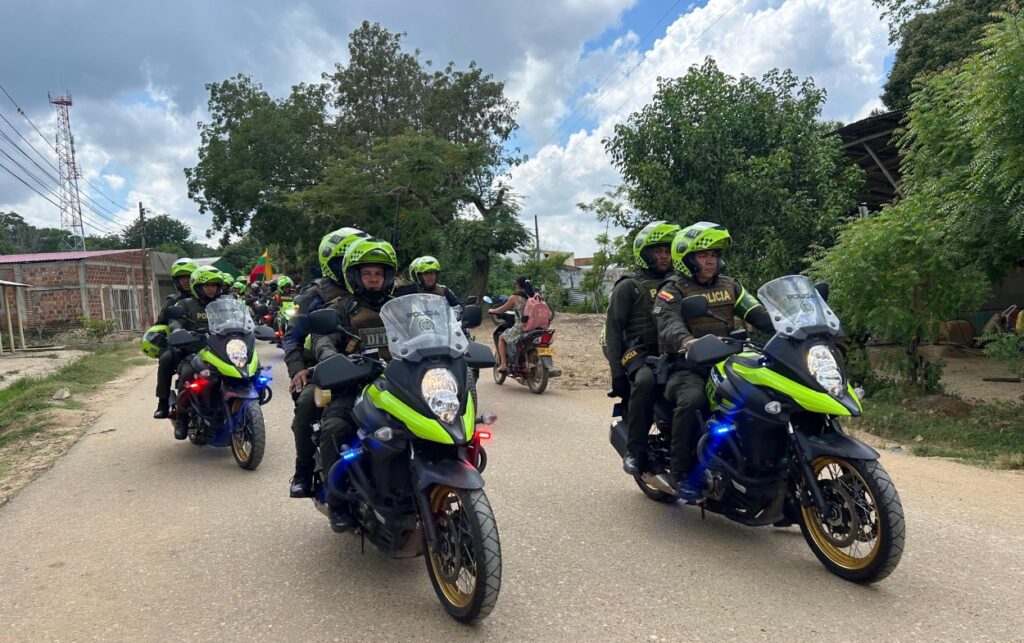 Caravanas de Seguridad buscan restablecer el orden público en municipios afectados por grupos armados.