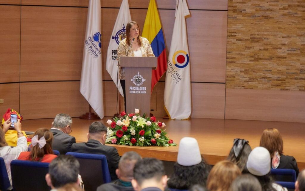 Defensora del Pueblo Iris Marín Ortiz alerta sobre ejecución rezagada y pide actualizar el CONPES para reparar víctimas.
