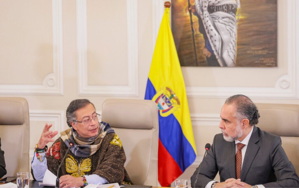 El presidente Gustavo Petro advierte sobre sanciones internacionales en caso de derogar el Acuerdo de Paz.