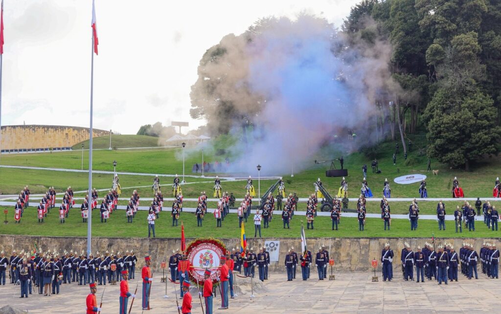 El presidente Petro rinde homenaje al Ejército en Boyacá. 