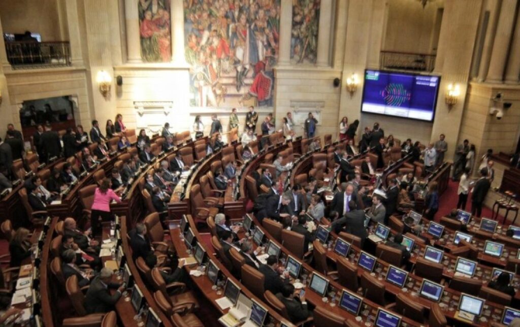 Interior del Congreso de la República durante una sesión plenaria.