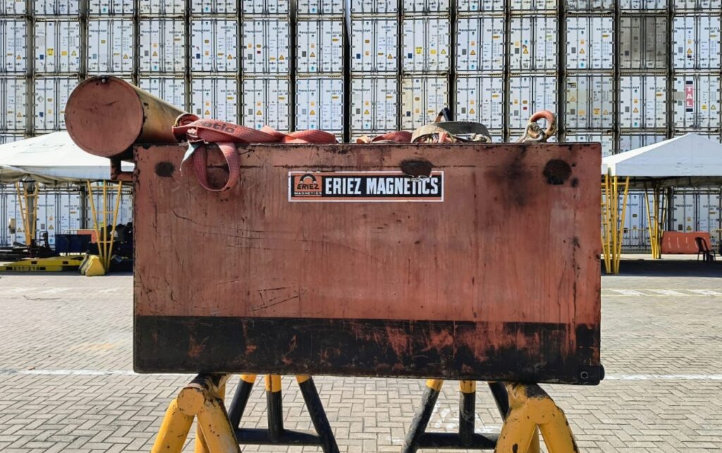 Máquina electromagnética usada para ocultar droga incautada en Cartagena. 
