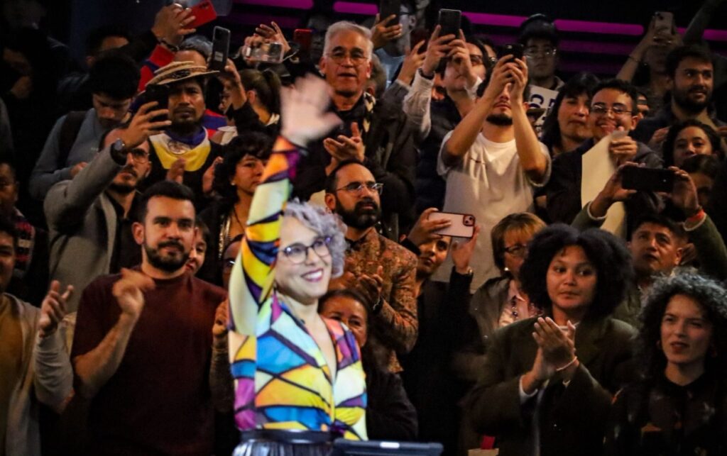 María José Pizarro recibe respaldo internacional durante su lanzamiento como precandidata presidencial.