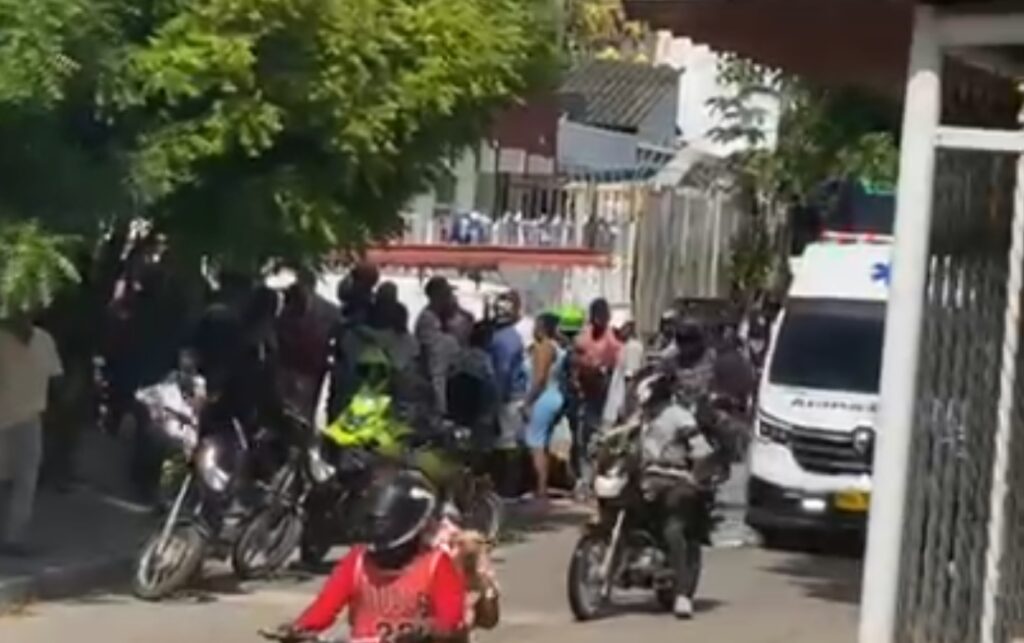Peatones y conductores enfrentan peligro en el cruce de la muerte de La Esperanza.