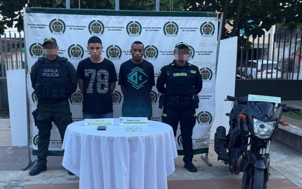 Policía presenta pruebas incautadas a ‘Pata de Palo’ y ‘Esteban’ tras captura en flagrancia en Cartagena.