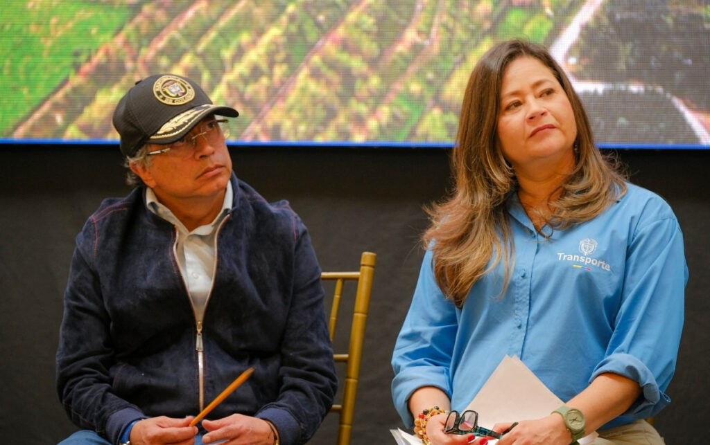 Prsidente Gustavo Petro junto a la ministra de Transporte María Fernanda Rojas durante el evento de Aerocafé en Manizales.I