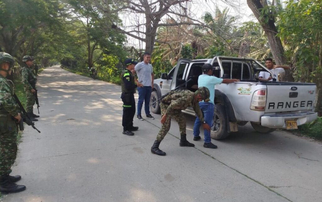 Tropas del Ejército patrullan zona minera en Bolívar ante crisis de orden público. 