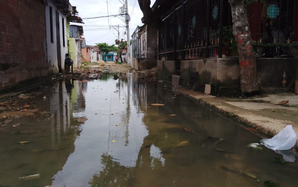 Vecinos del sector Campamento de Olaya afectados por obras inconclusas.