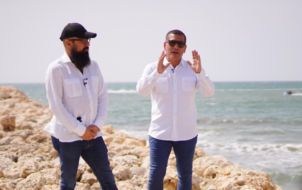 Alcalde Dumek Turbay durante entrega de Playa 3 en Bocagrande destacando beneficios sociales del proyecto.