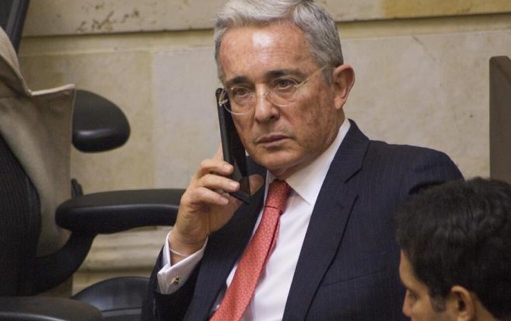 Álvaro Uribe será candidato condicionado por su proceso judicial.