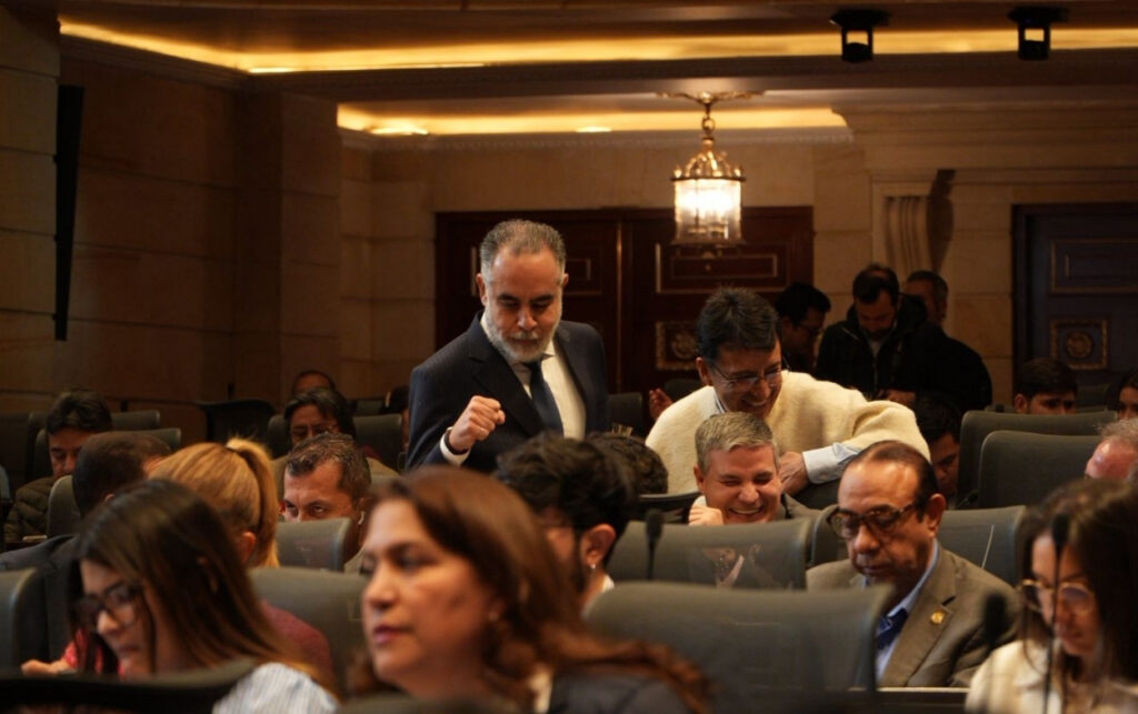 Armando Benedetti defiende presupuesto de 556 billones.