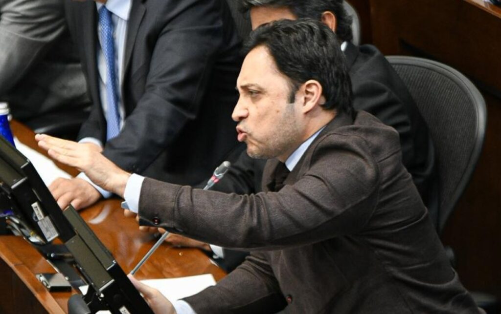 Carlos Fernando Motoa planteó moción de censura en el Capitolio.