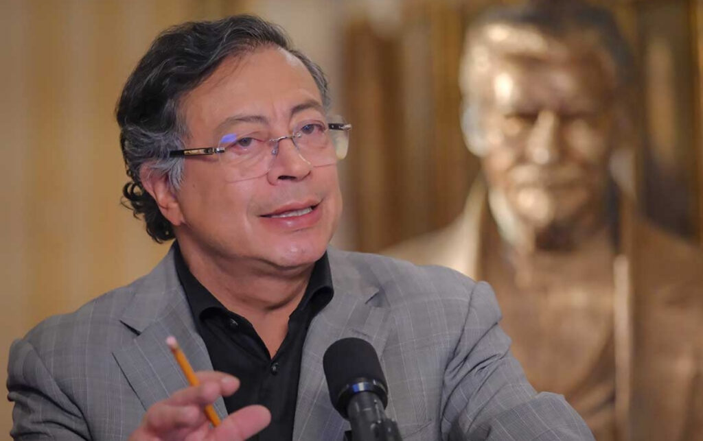 El presidente Gustavo Petro responde a críticas de Vargas Lleras.