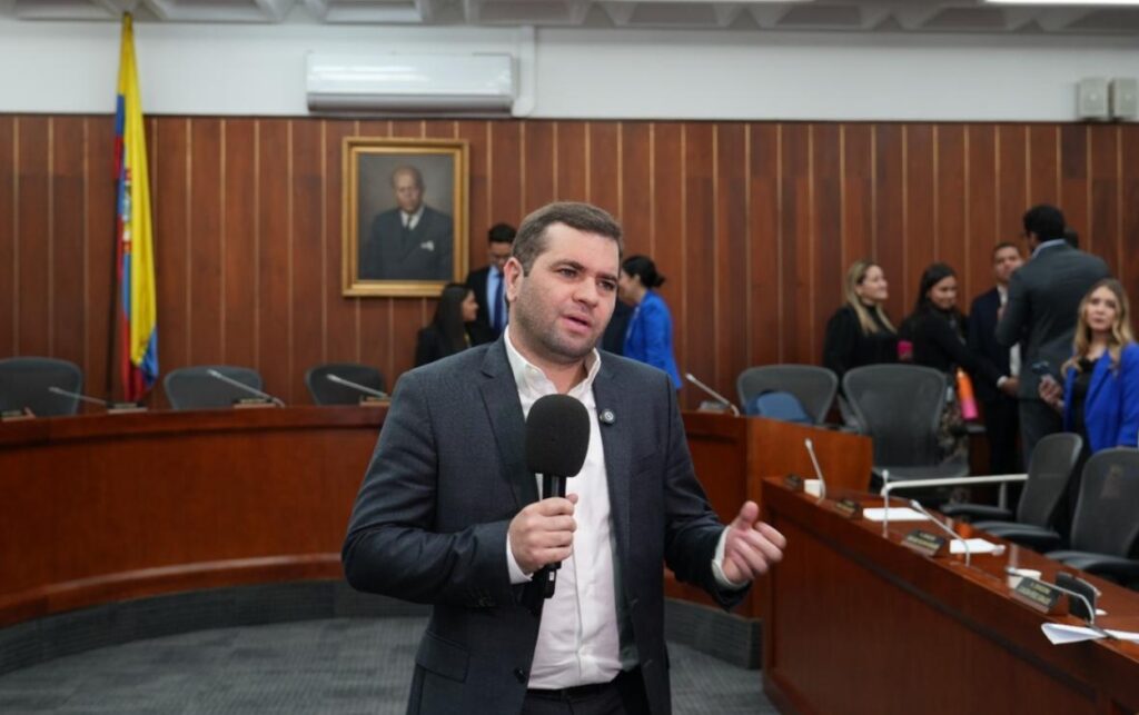 Enrique Cabrales criticó a Petro por descertificación de Colombia.